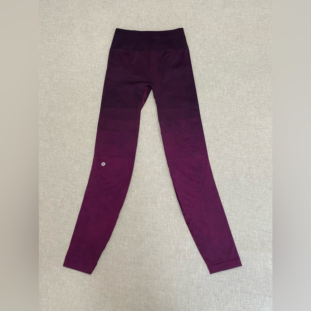 Lululemon Ebb to Train Tight Legging Wash Marvel/Black
Compression Legging Sz 4